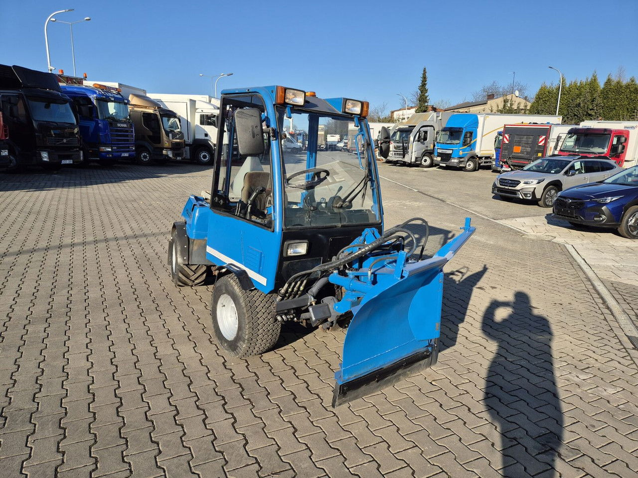 Holder C245 4WD / Tool carrier / Snow plow / PTO Front AN D Rear / 4X4 / - Gemeentelijke tractor: afbeelding 5 Holder C245 4WD / Tool carrier / Snow plow / PTO Front AN D Rear / 4X4 / - Gemeentelijke tractor: afbeelding 5