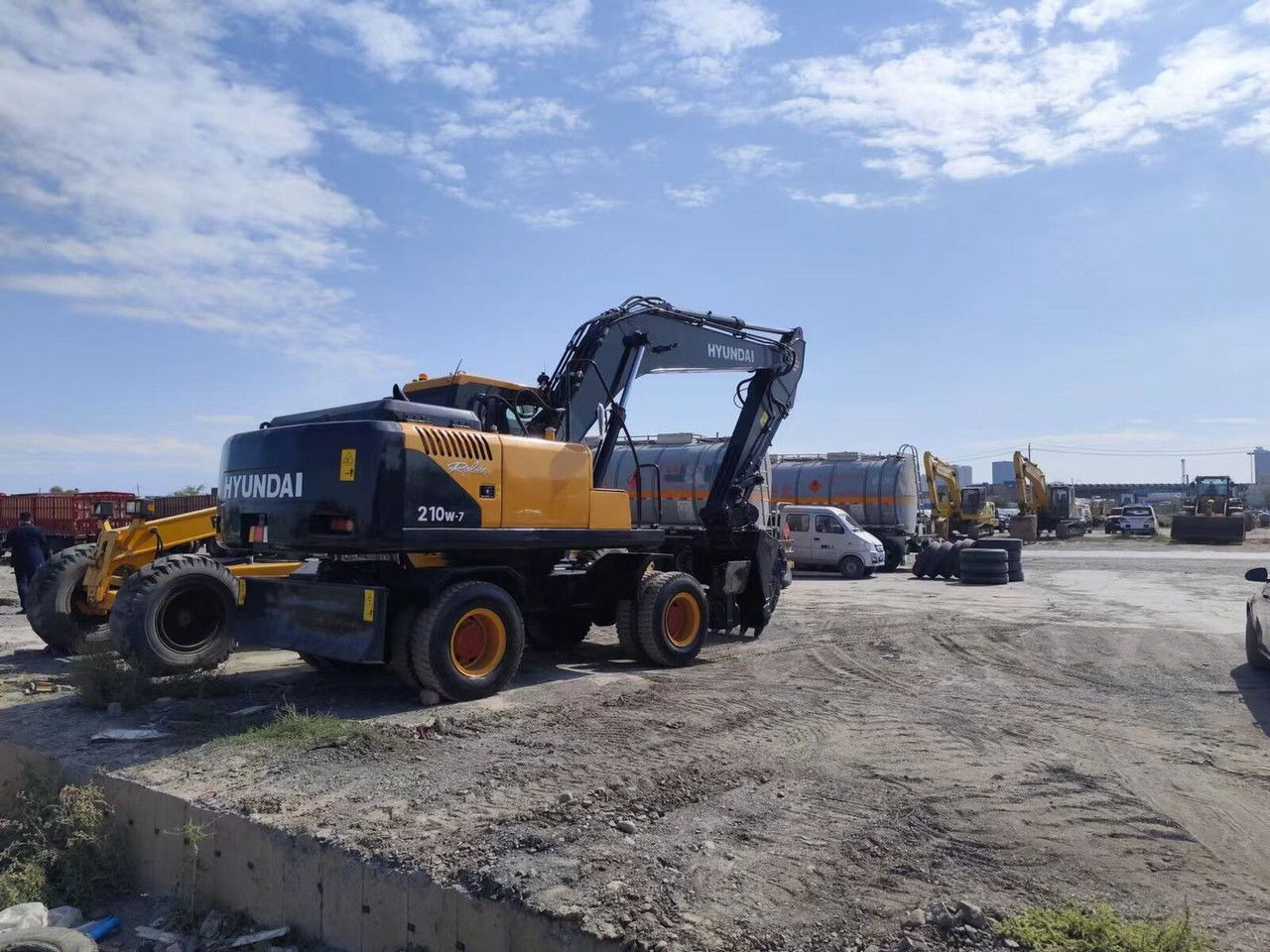 Hyundai R210-7 - Mobiele graafmachine: afbeelding 4 Hyundai R210-7 - Mobiele graafmachine: afbeelding 4
