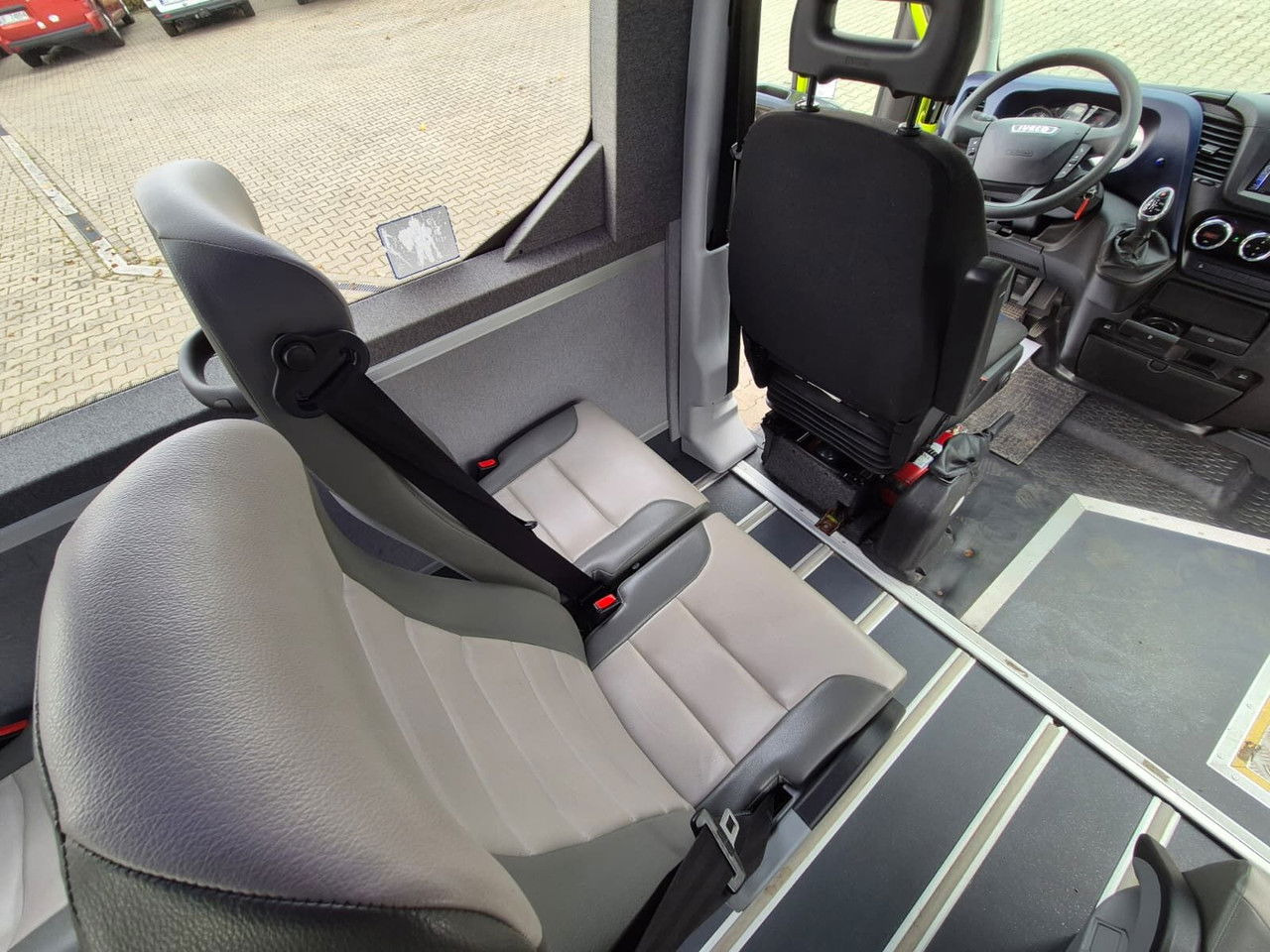 Minibus, Personenvervoer IVECO Daily 35S12 Hi-Matic / 10 Seats: afbeelding 30 Minibus, Personenvervoer IVECO Daily 35S12 Hi-Matic / 10 Seats: afbeelding 30