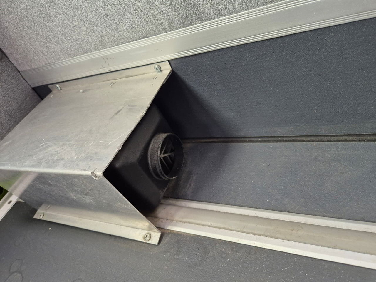 Minibus, Personenvervoer IVECO Daily 35S12 Hi-Matic / 10 Seats: afbeelding 27 Minibus, Personenvervoer IVECO Daily 35S12 Hi-Matic / 10 Seats: afbeelding 27