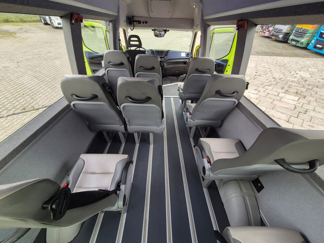 Minibus, Personenvervoer IVECO Daily 35S12 Hi-Matic / 10 Seats: afbeelding 28 Minibus, Personenvervoer IVECO Daily 35S12 Hi-Matic / 10 Seats: afbeelding 28