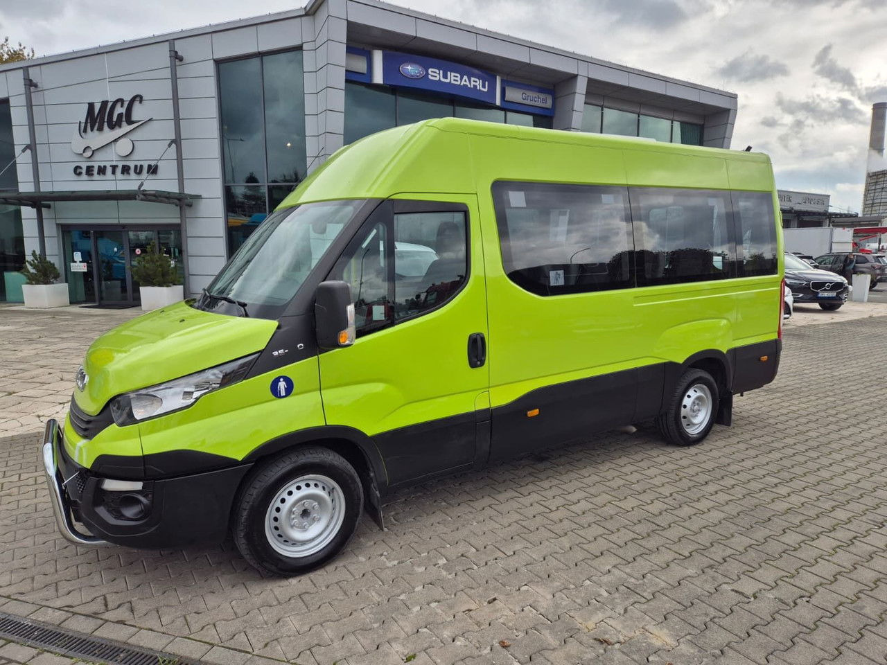 Iveco Daily 35S12 Hi-Matic / 10 Seats / Super Condition - Minibus, Personenvervoer: afbeelding 1 Iveco Daily 35S12 Hi-Matic / 10 Seats / Super Condition - Minibus, Personenvervoer: afbeelding 1