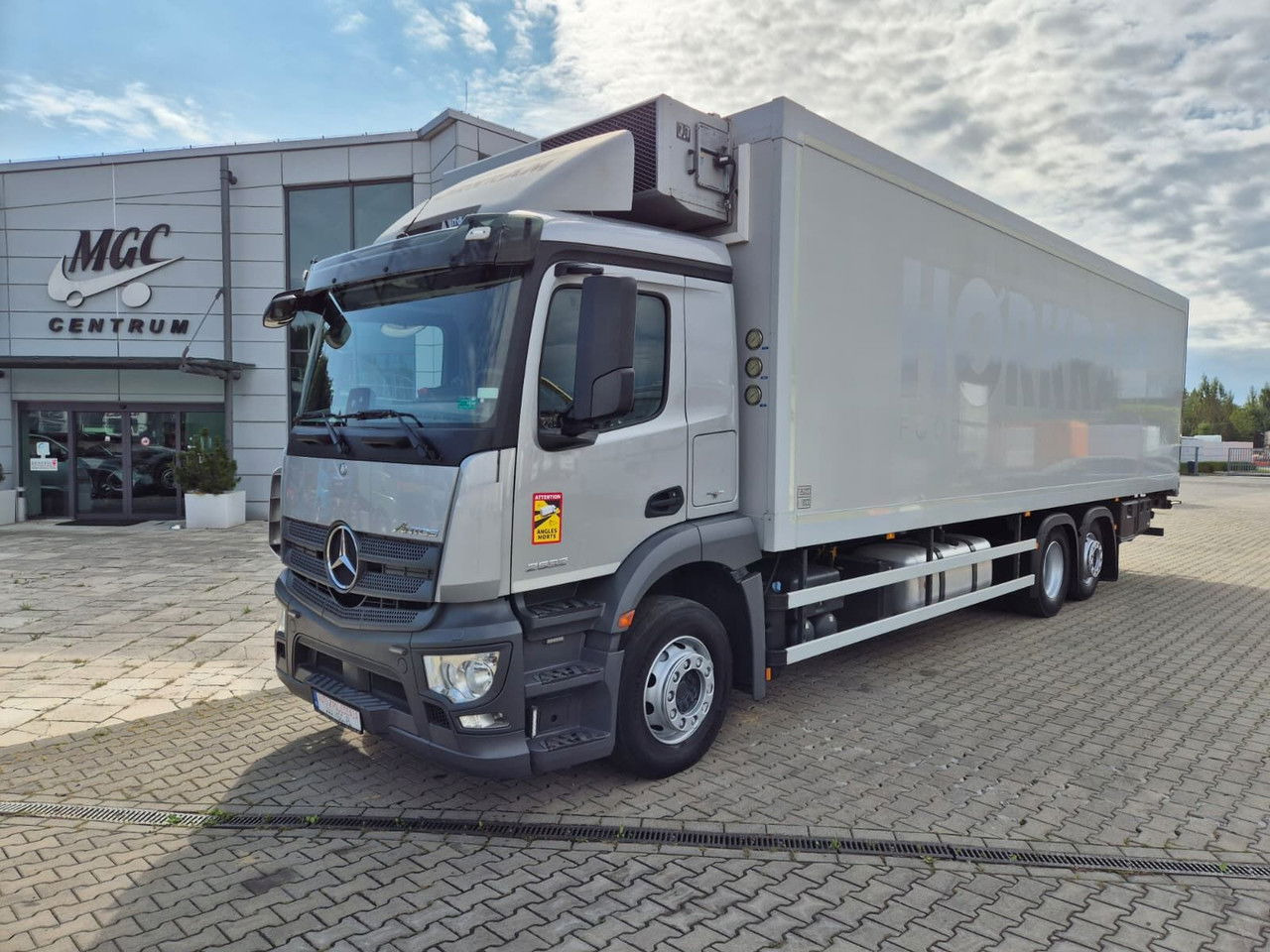 Mercedes-Benz Antos 2532 L - Koelwagen vrachtwagen: afbeelding 2 Mercedes-Benz Antos 2532 L - Koelwagen vrachtwagen: afbeelding 2