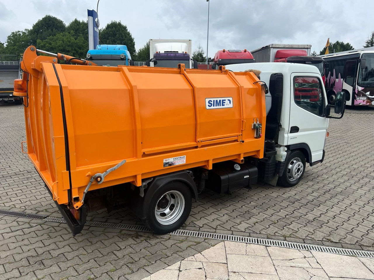 Mitsubishi Canter Fuso 3S13 AMT / Presscontainer / LOW KM / Super Condition - Vuilniswagen: afbeelding 4 Mitsubishi Canter Fuso 3S13 AMT / Presscontainer / LOW KM / Super Condition - Vuilniswagen: afbeelding 4
