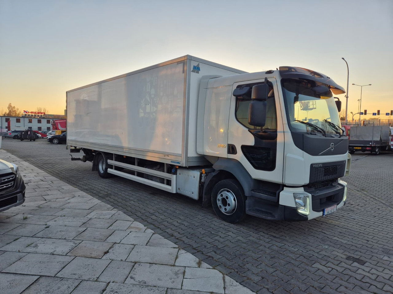 Volvo FL 240 - Koelwagen vrachtwagen: afbeelding 5 Volvo FL 240 - Koelwagen vrachtwagen: afbeelding 5