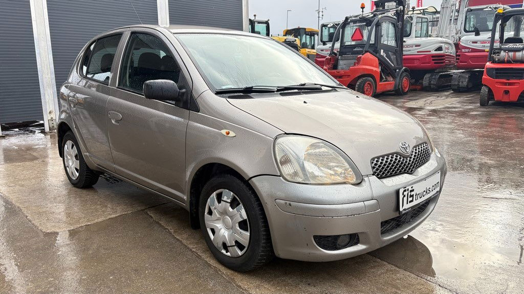 Toyota Yaris 1.3 - Petrol - 5 Doors - AC - Andere machine: afbeelding 2 Toyota Yaris 1.3 - Petrol - 5 Doors - AC - Andere machine: afbeelding 2