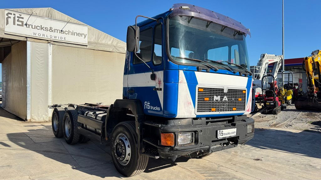 MAN 25.272 6x4 chassis- complete spring - Chassis vrachtwagen: afbeelding 3 MAN 25.272 6x4 chassis- complete spring - Chassis vrachtwagen: afbeelding 3