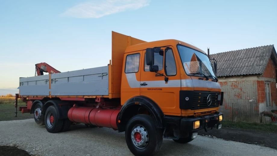 Mercedes-Benz 2228 6x2 stake body - crane - Schuifzeilen vrachtwagen: afbeelding 2 Mercedes-Benz 2228 6x2 stake body - crane - Schuifzeilen vrachtwagen: afbeelding 2