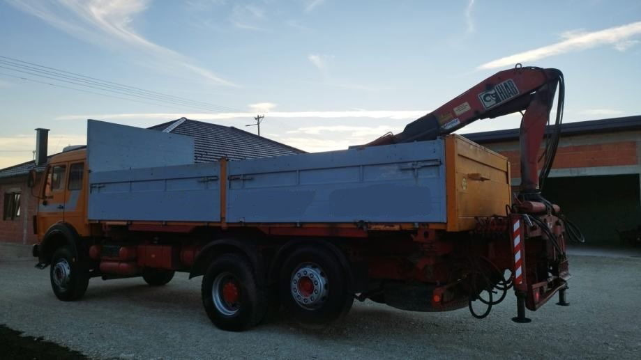 Mercedes-Benz 2228 6x2 stake body - crane - Schuifzeilen vrachtwagen: afbeelding 4 Mercedes-Benz 2228 6x2 stake body - crane - Schuifzeilen vrachtwagen: afbeelding 4