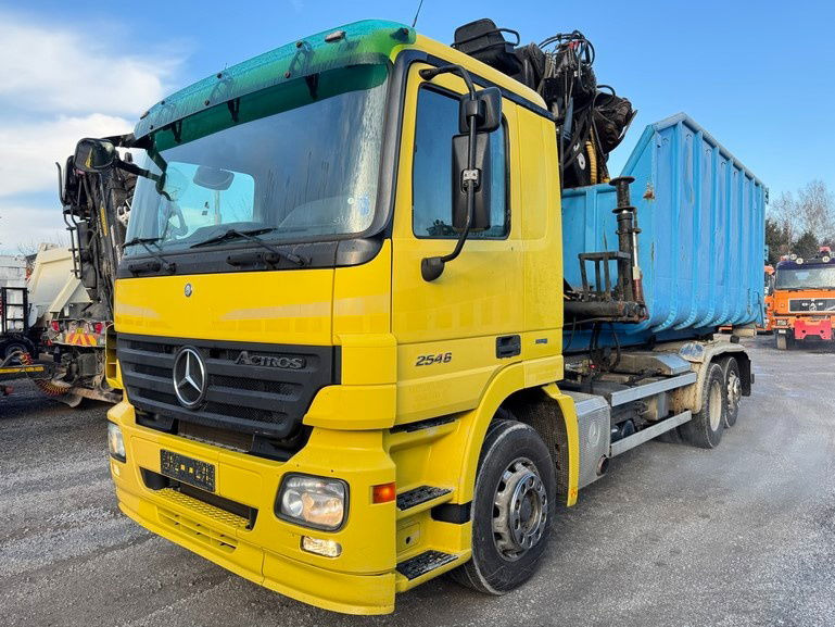 Mercedes-Benz Actros 2546 6x2 abroll tipper - crane LIV - scissors - retarder - lifting axle - Containertransporter/ Wissellaadbak vrachtwagen: afbeelding 1 Mercedes-Benz Actros 2546 6x2 abroll tipper - crane LIV - scissors - retarder - lifting axle - Containertransporter/ Wissellaadbak vrachtwagen: afbeelding 1