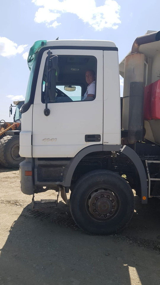 Mercedes-Benz Actros 4141 K 8x6 schwarzmuller mulda tipper - Kipper vrachtwagen: afbeelding 2 Mercedes-Benz Actros 4141 K 8x6 schwarzmuller mulda tipper - Kipper vrachtwagen: afbeelding 2