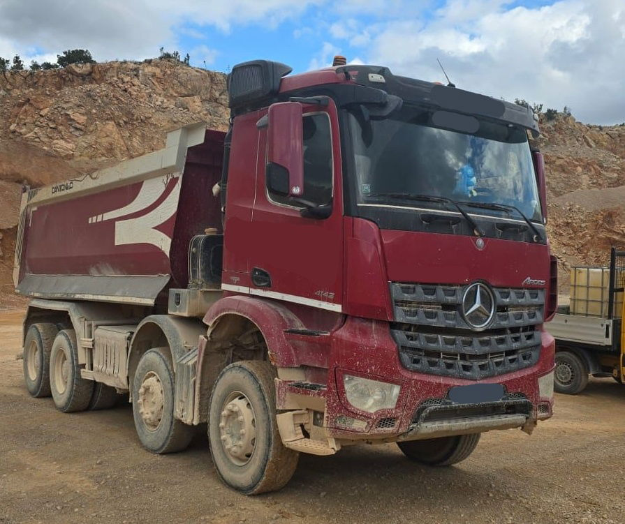 Mercedes-Benz Arocs 4142 8X4 cantoni tipper - Kipper vrachtwagen: afbeelding 1 Mercedes-Benz Arocs 4142 8X4 cantoni tipper - Kipper vrachtwagen: afbeelding 1