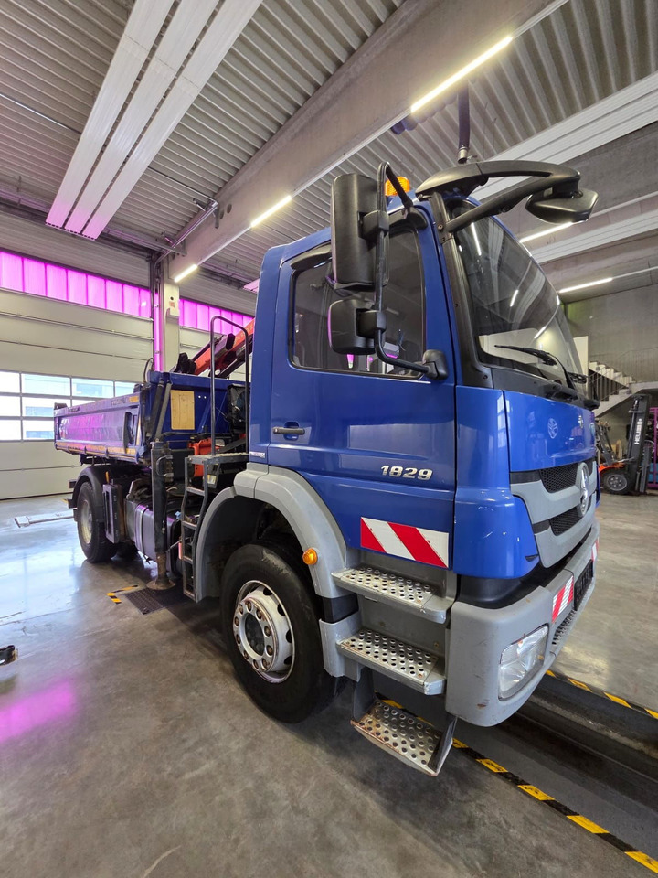 Mercedes-Benz Axor 1829 K 4x2 meiller tipper - crane PK8501 remote - Kipper vrachtwagen: afbeelding 2 Mercedes-Benz Axor 1829 K 4x2 meiller tipper - crane PK8501 remote - Kipper vrachtwagen: afbeelding 2