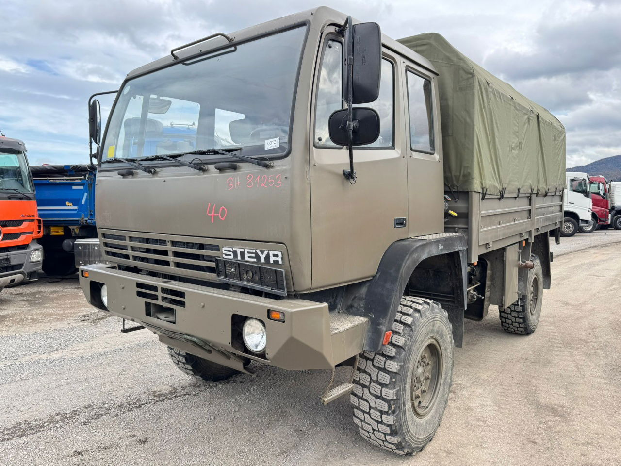 Steyr 12M18 4X4 stake body - truck - Schuifzeilen vrachtwagen: afbeelding 1 Steyr 12M18 4X4 stake body - truck - Schuifzeilen vrachtwagen: afbeelding 1