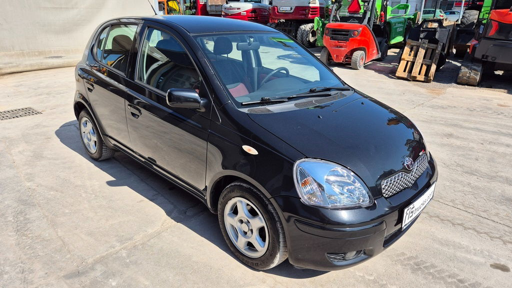 Toyota Yaris 1.3 - Petrol - 5 Doors - AC - Hatchback: afbeelding 3 Toyota Yaris 1.3 - Petrol - 5 Doors - AC - Hatchback: afbeelding 3