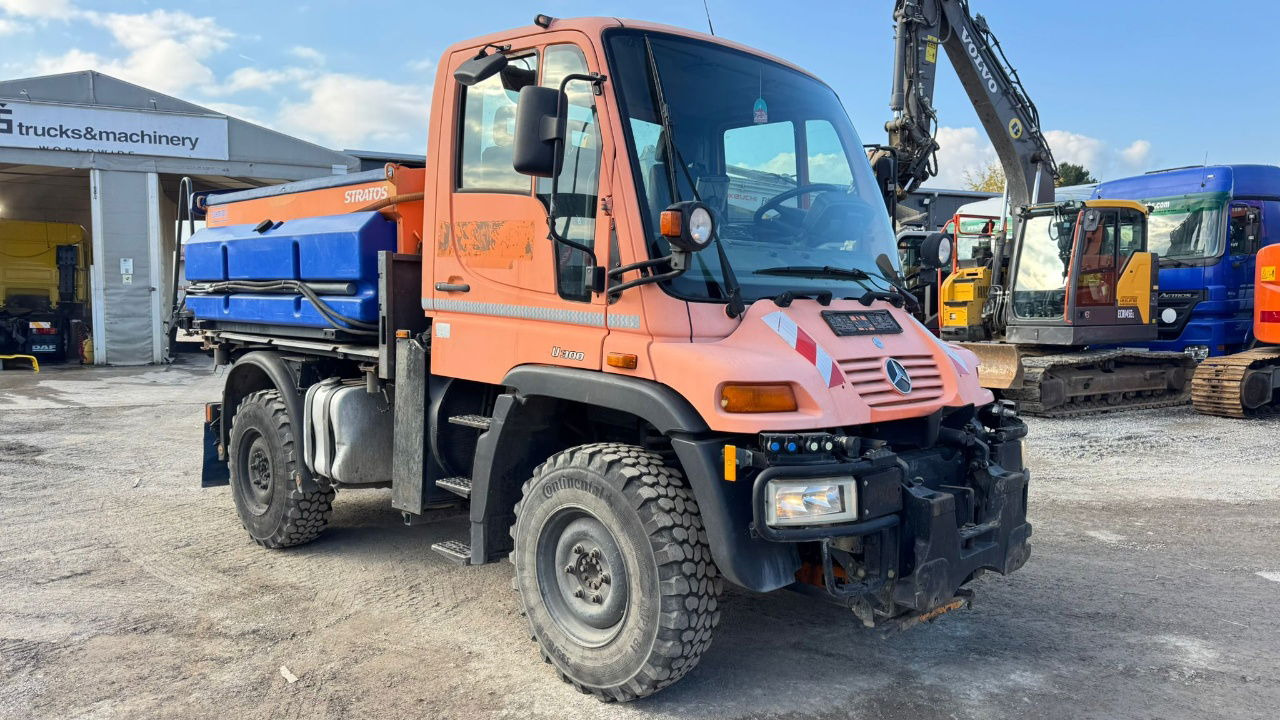 Mercedes-Benz Unimog U300 4x4 - Schmidt salt spreader 3m3 - Vrachtwagen: afbeelding 2 Mercedes-Benz Unimog U300 4x4 - Schmidt salt spreader 3m3 - Vrachtwagen: afbeelding 2