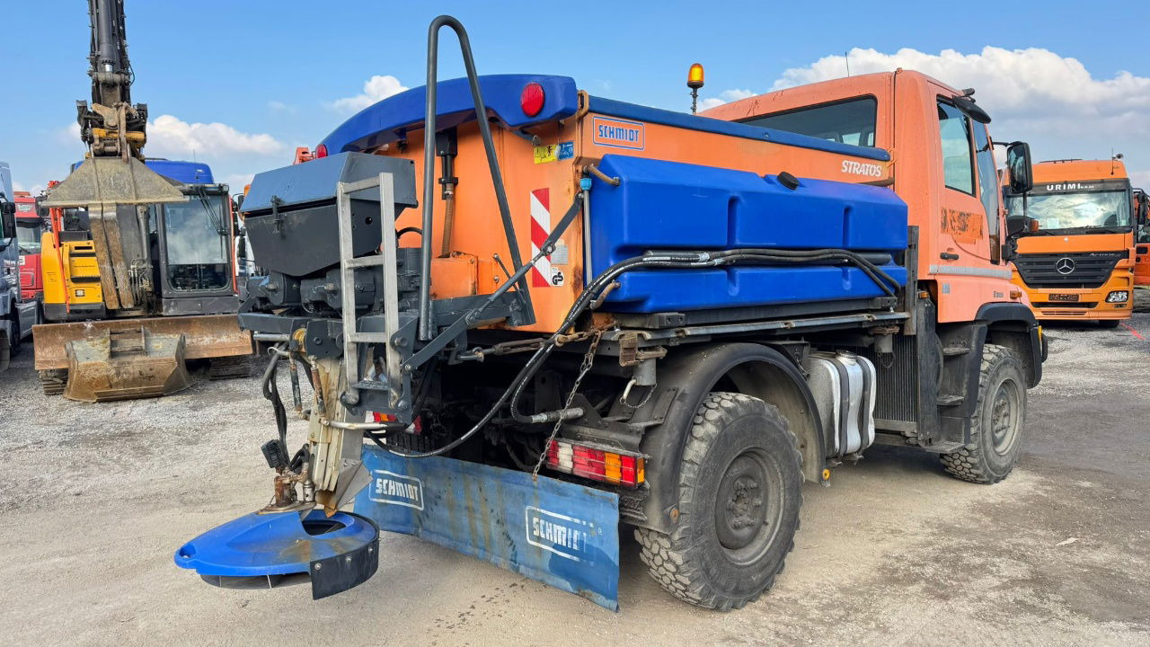 Mercedes-Benz Unimog U300 4x4 - Schmidt salt spreader 3m3 - Vrachtwagen: afbeelding 5 Mercedes-Benz Unimog U300 4x4 - Schmidt salt spreader 3m3 - Vrachtwagen: afbeelding 5