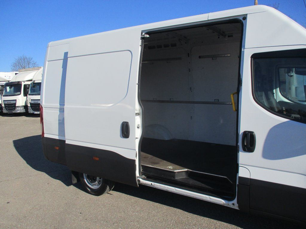 Iveco Daily 35S16 - Gesloten bestelwagen: afbeelding 4 Iveco Daily 35S16 - Gesloten bestelwagen: afbeelding 4