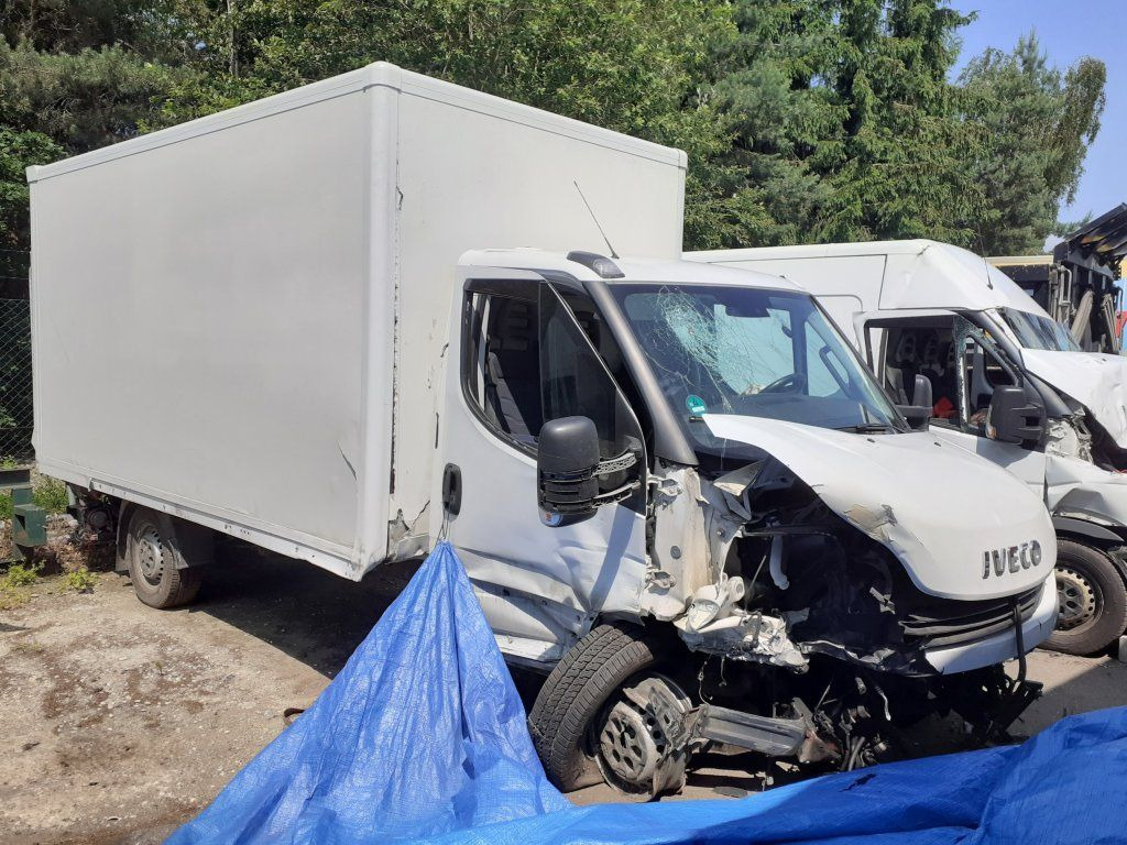 Iveco Daily 35S16 mit LBW DAMAGED - Bestelwagen gesloten laadbak: afbeelding 1 Iveco Daily 35S16 mit LBW DAMAGED - Bestelwagen gesloten laadbak: afbeelding 1
