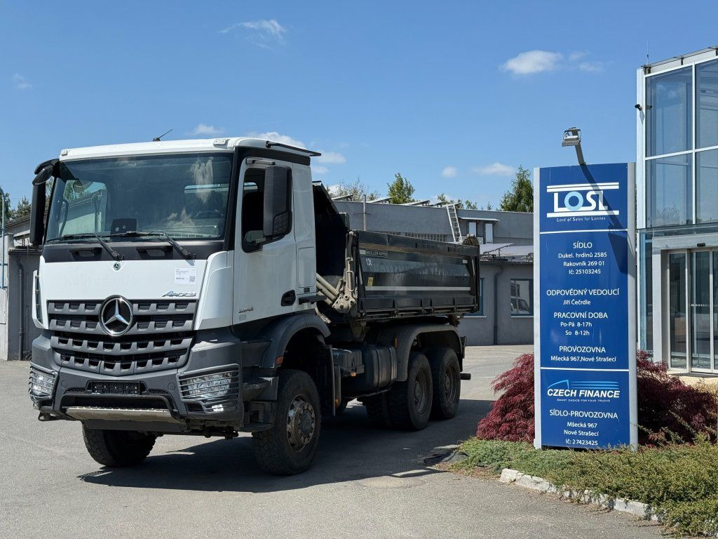 Mercedes-Benz 3343 Arocs 6x6 S3 EURO 6 - Kipper vrachtwagen: afbeelding 2 Mercedes-Benz 3343 Arocs 6x6 S3 EURO 6 - Kipper vrachtwagen: afbeelding 2
