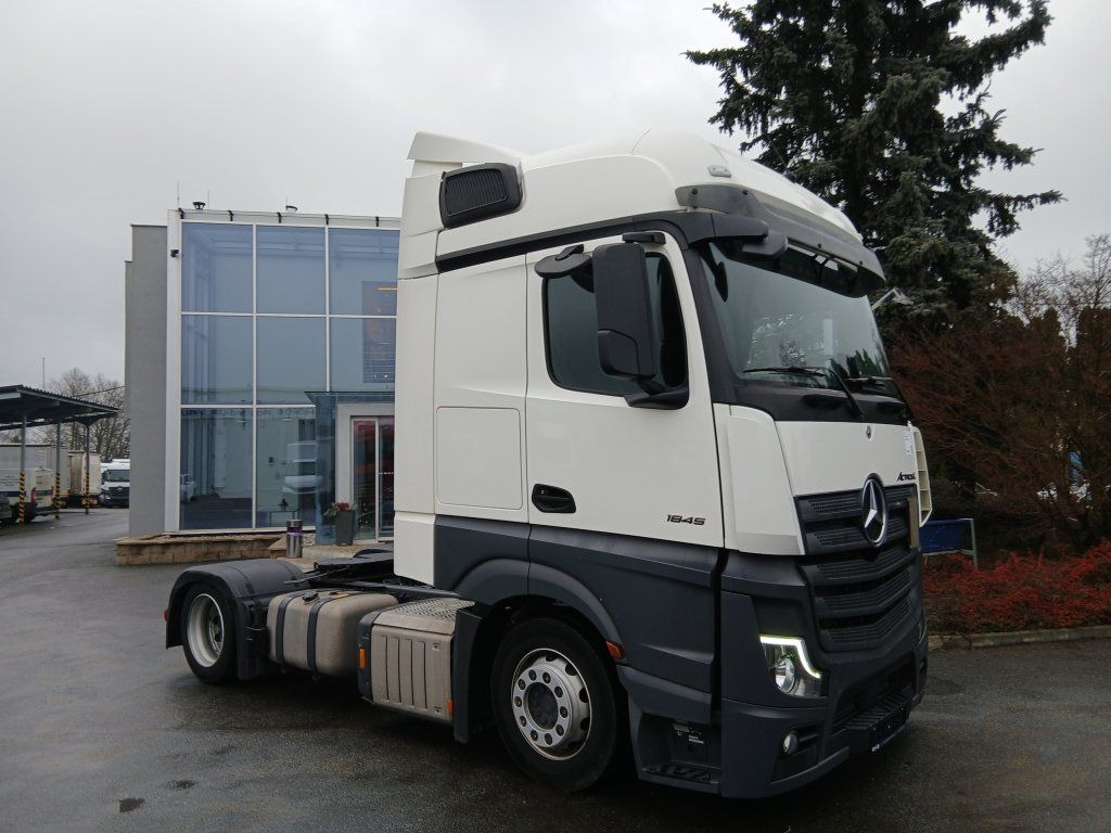 Mercedes-Benz 1845 Actros MEGA/lowdeck - Trekker: afbeelding 2 Mercedes-Benz 1845 Actros MEGA/lowdeck - Trekker: afbeelding 2