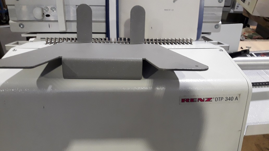 Semi-automatic table punching machine Christian Renz DTP 340 A with calendar tooling - Drukmachine: afbeelding 3 Semi-automatic table punching machine Christian Renz DTP 340 A with calendar tooling - Drukmachine: afbeelding 3