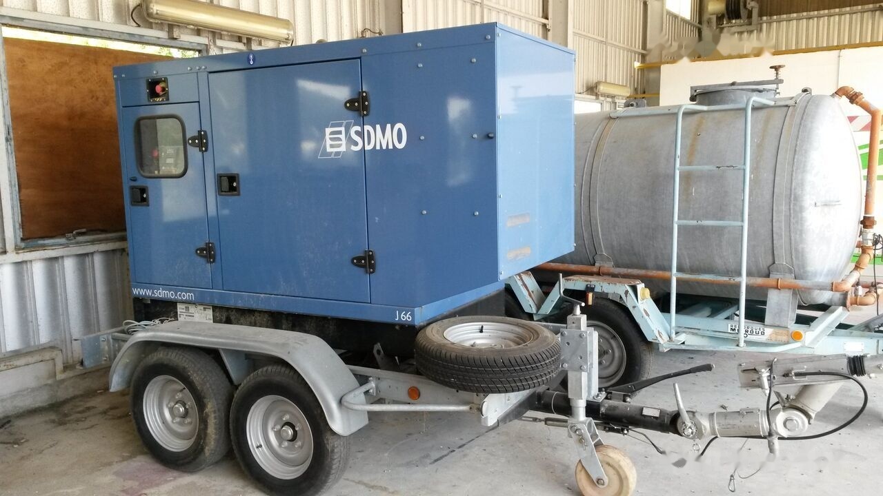 SDMO 70 kVa John Deere - Industrie generator: afbeelding 1 SDMO 70 kVa John Deere - Industrie generator: afbeelding 1