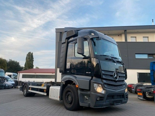 Mercedes-Benz Actros 1842 BDF LBW 1845 2x Mercedes-Benz Actros 1842 BDF LBW 1845 2x - Containertransporter/ Wissellaadbak vrachtwagen: afbeelding 1 Mercedes-Benz Actros 1842 BDF LBW 1845 2x Mercedes-Benz Actros 1842 BDF LBW 1845 2x - Containertransporter/ Wissellaadbak vrachtwagen: afbeelding 1