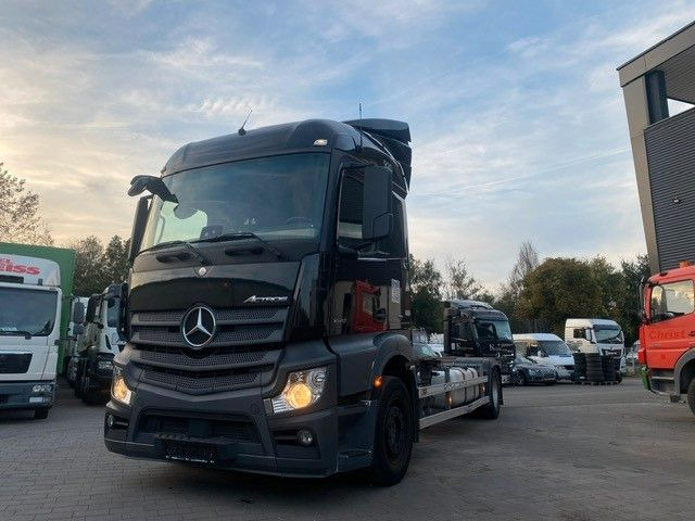 Mercedes-Benz Actros 1842 BDF LBW 1845 2x Mercedes-Benz Actros 1842 BDF LBW 1845 2x - Containertransporter/ Wissellaadbak vrachtwagen: afbeelding 3 Mercedes-Benz Actros 1842 BDF LBW 1845 2x Mercedes-Benz Actros 1842 BDF LBW 1845 2x - Containertransporter/ Wissellaadbak vrachtwagen: afbeelding 3