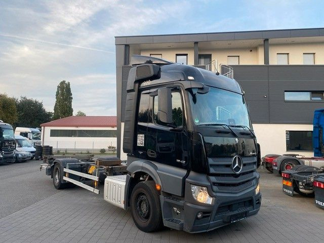 Mercedes-Benz Actros 1842 BDF LBW 1845 2x Mercedes-Benz Actros 1842 BDF LBW 1845 2x - Containertransporter/ Wissellaadbak vrachtwagen: afbeelding 4 Mercedes-Benz Actros 1842 BDF LBW 1845 2x Mercedes-Benz Actros 1842 BDF LBW 1845 2x - Containertransporter/ Wissellaadbak vrachtwagen: afbeelding 4