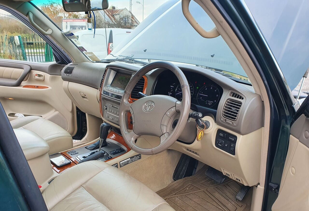 Toyota LAND CRUISER 100 4,2 TD KLIMA 7 OSOB - Personenwagen: afbeelding 2 Toyota LAND CRUISER 100 4,2 TD KLIMA 7 OSOB - Personenwagen: afbeelding 2