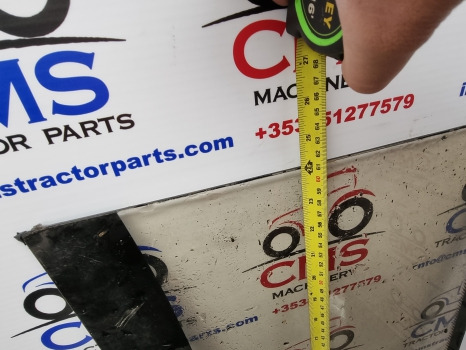 Case 5140, 5120, 5130, 5140, 5150 Cab Knee Glass Lh 1330876c1 - Raam en onderdelen: afbeelding 4 Case 5140, 5120, 5130, 5140, 5150 Cab Knee Glass Lh 1330876c1 - Raam en onderdelen: afbeelding 4