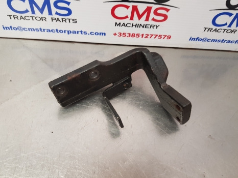 Case 5140, 5120, 5130, 5150, Hood Bracket T104560 - Carrosserie en exterieur: afbeelding 2 Case 5140, 5120, 5130, 5150, Hood Bracket T104560 - Carrosserie en exterieur: afbeelding 2
