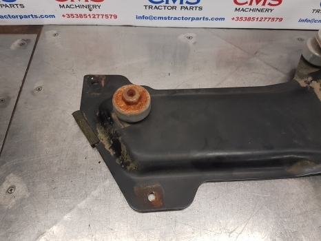 Claas Arion 640, 500, 600 Catalyst Filter Support 0011470820, 0011470480 - Uitlaatsysteem voor Tractor: afbeelding 4 Claas Arion 640, 500, 600 Catalyst Filter Support 0011470820, 0011470480 - Uitlaatsysteem voor Tractor: afbeelding 4