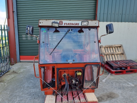 Fiat 80-90, 90-90, 100-90, 110-90 Complete Cab Spanish Cab, N 50 - Cabine: afbeelding 3 Fiat 80-90, 90-90, 100-90, 110-90 Complete Cab Spanish Cab, N 50 - Cabine: afbeelding 3