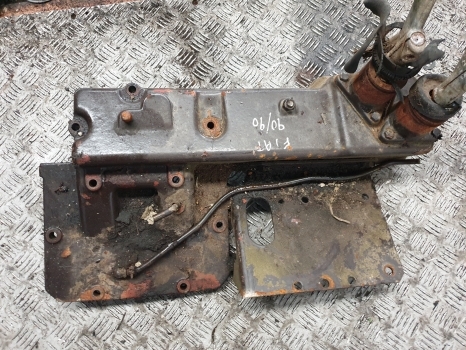 Fiat 90-90, 100-90, 110-90 Transmission Control Cover 5129987, 5130986, 5132247 - Versnellingspook voor Tractor: afbeelding 5 Fiat 90-90, 100-90, 110-90 Transmission Control Cover 5129987, 5130986, 5132247 - Versnellingspook voor Tractor: afbeelding 5