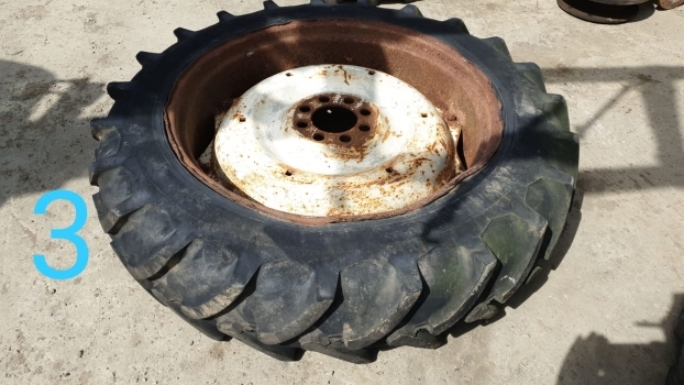 Ford 13.6 R36 Wheel 8 Stud - Complete wiel voor Tractor: afbeelding 1 Ford 13.6 R36 Wheel 8 Stud - Complete wiel voor Tractor: afbeelding 1
