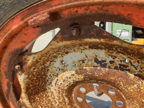 Ford 13.6 R38 Wheel - Complete wiel voor Tractor: afbeelding 1 Ford 13.6 R38 Wheel - Complete wiel voor Tractor: afbeelding 1