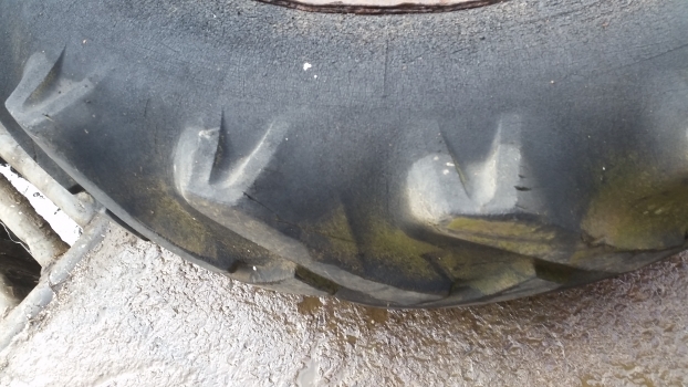 Ford 4000 Rear Wheel And Tyre 12.4/11-28. Please Check The Description - Complete wiel voor Tractor: afbeelding 5 Ford 4000 Rear Wheel And Tyre 12.4/11-28. Please Check The Description - Complete wiel voor Tractor: afbeelding 5