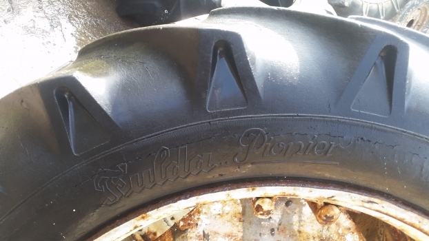 Ford 4000 Rear Wheel And Tyre 12.4/11-32. Please Check By Description - Complete wiel voor Tractor: afbeelding 4 Ford 4000 Rear Wheel And Tyre 12.4/11-32. Please Check By Description - Complete wiel voor Tractor: afbeelding 4