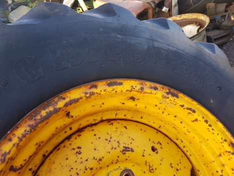 Ford 4550 Rear Wheel Rim And Tyre 18.4-26, 5% Grip, 6 Inches Centre Hole - Complete wiel voor Tractor: afbeelding 4 Ford 4550 Rear Wheel Rim And Tyre 18.4-26, 5% Grip, 6 Inches Centre Hole - Complete wiel voor Tractor: afbeelding 4