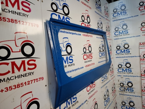 Ford 5000, 4000, 7000, 4600, 5600, 7600 Cab Back Rear Window Frame Bottom - Raam en onderdelen: afbeelding 2 Ford 5000, 4000, 7000, 4600, 5600, 7600 Cab Back Rear Window Frame Bottom - Raam en onderdelen: afbeelding 2