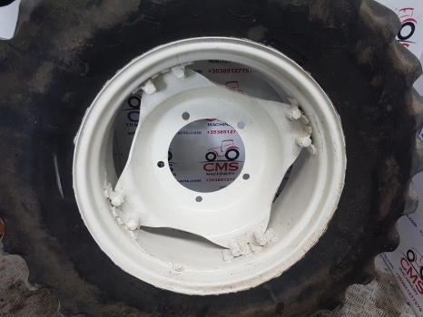 Ford 5640 , 6640 , 7740, 7840 , 8240 , 8340 28 Inch 5 Stud Wheel E5nn1050ka12g - Complete wiel voor Tractor: afbeelding 3 Ford 5640 , 6640 , 7740, 7840 , 8240 , 8340 28 Inch 5 Stud Wheel E5nn1050ka12g - Complete wiel voor Tractor: afbeelding 3