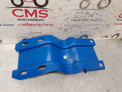 Ford Q, Sq Cab, 10, Tw, 30, 600 Series Cab Mudguard Bracket Support D5nn16n318a - Spatbord: afbeelding 2 Ford Q, Sq Cab, 10, Tw, 30, 600 Series Cab Mudguard Bracket Support D5nn16n318a - Spatbord: afbeelding 2