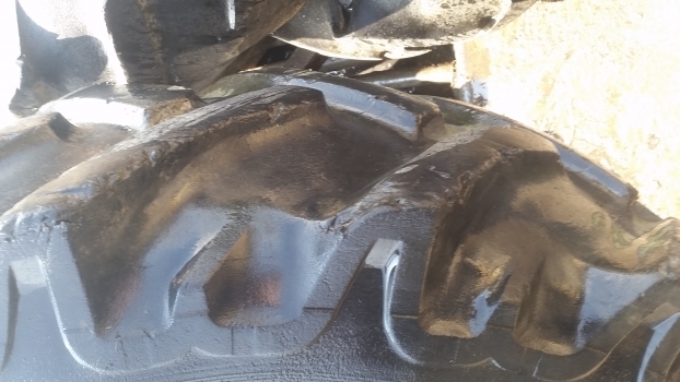 Ford Rear Wheel And Tyre 16.9-38. Please Check By The Photos. - Complete wiel voor Tractor: afbeelding 5 Ford Rear Wheel And Tyre 16.9-38. Please Check By The Photos. - Complete wiel voor Tractor: afbeelding 5