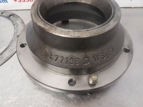 John Deere 6110, 6610, 6200, 6400, Se6300, Rear Axle Bearing Housing L77138 - Achterass: afbeelding 2 John Deere 6110, 6610, 6200, 6400, Se6300, Rear Axle Bearing Housing L77138 - Achterass: afbeelding 2