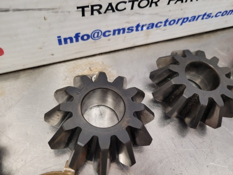 John Deere 6800, 6900, 7410 Rear Axle Differential Gear Kit R74868, R105848 - Achterass: afbeelding 5 John Deere 6800, 6900, 7410 Rear Axle Differential Gear Kit R74868, R105848 - Achterass: afbeelding 5