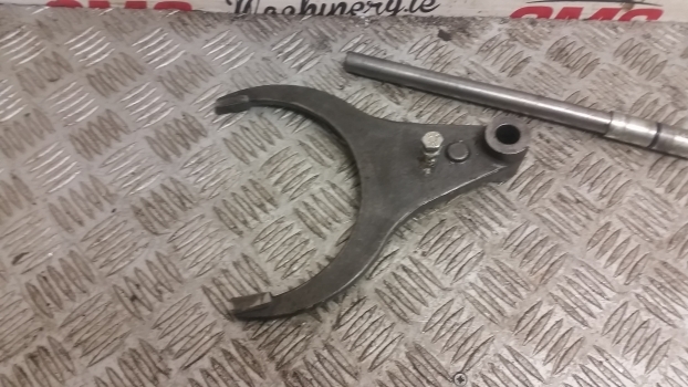 Landini Mythos Series 115 Rear Differential Lock Fork And Shaft 3531772m2, 772r2 - Differentieel voor Tractor: afbeelding 2 Landini Mythos Series 115 Rear Differential Lock Fork And Shaft 3531772m2, 772r2 - Differentieel voor Tractor: afbeelding 2