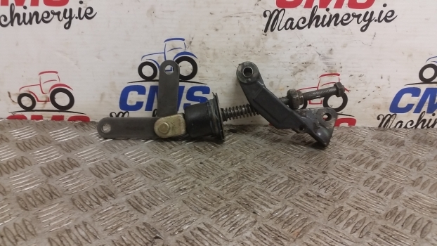 Landini Mythos Series Mythos 115 Brake Pedal Lever Assembly 3304805m92 - Remdelen voor Tractor: afbeelding 1 Landini Mythos Series Mythos 115 Brake Pedal Lever Assembly 3304805m92 - Remdelen voor Tractor: afbeelding 1