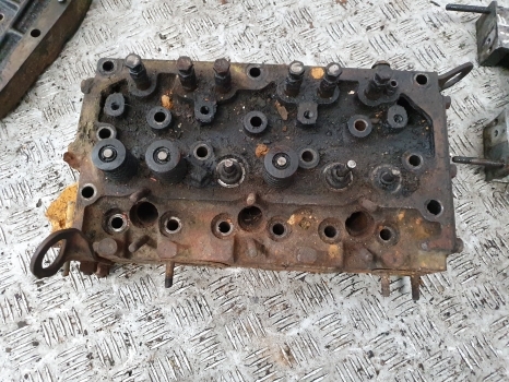 Massey Ferguson 133, 135, 140, 145, 148, 150, Ad3.152 Cylinder Head 86550 - Cilinderkop voor Tractor: afbeelding 1 Massey Ferguson 133, 135, 140, 145, 148, 150, Ad3.152 Cylinder Head 86550 - Cilinderkop voor Tractor: afbeelding 1